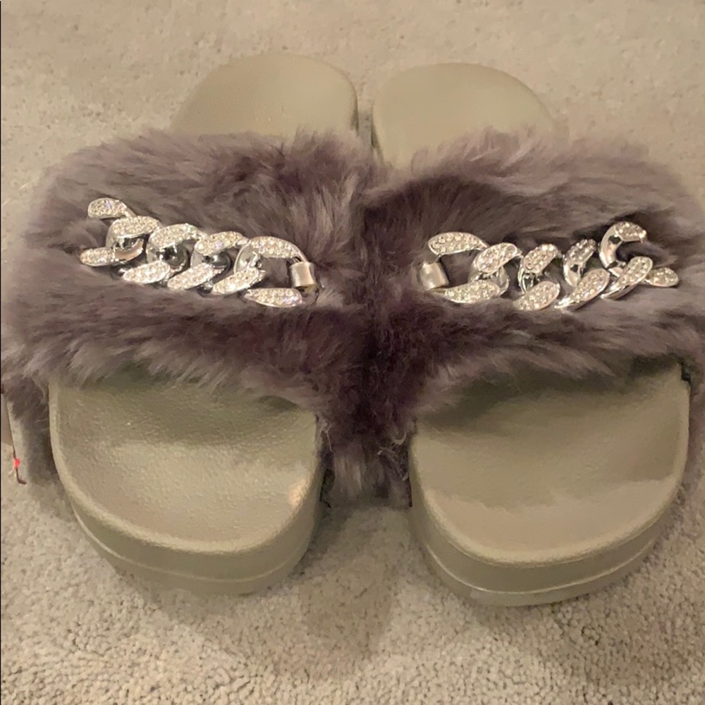 Fur slippers
